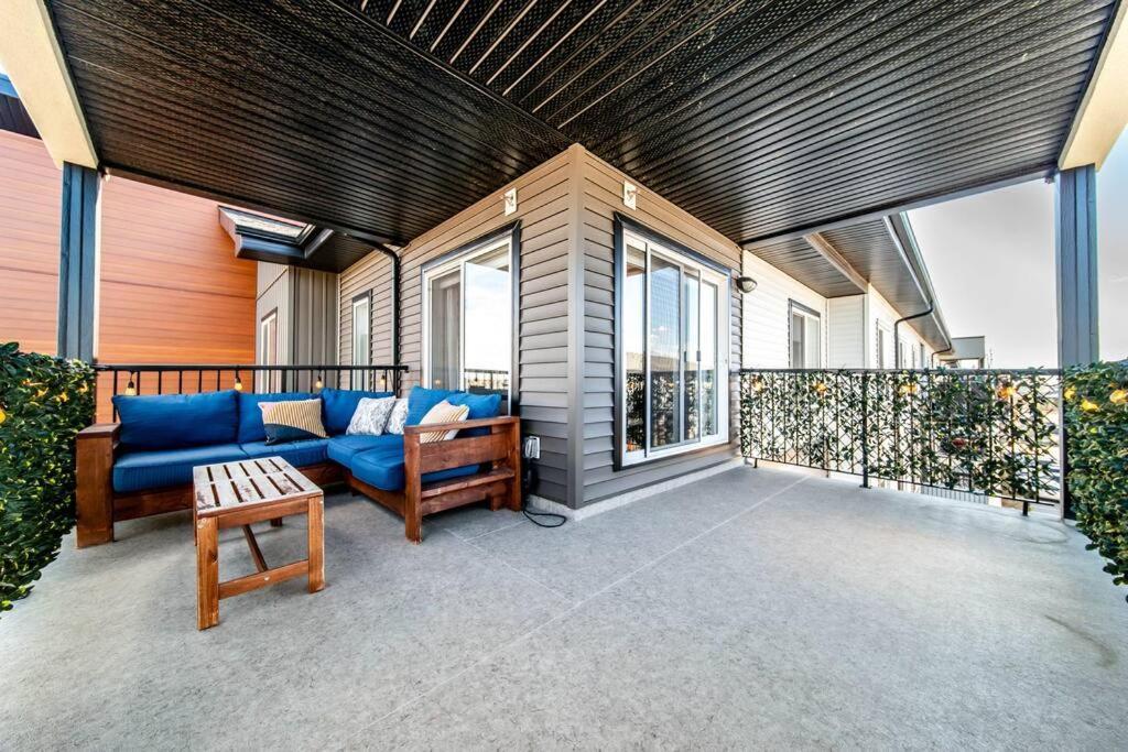 Bright Luxe Condo, Ac, Top Floor, King Bed, Balcony! Edmonton Exterior photo